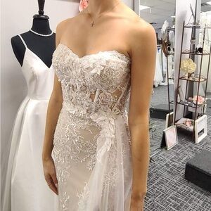 Brand new wedding/prom dress